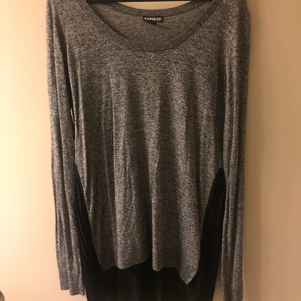 Express heather gray long sleeve with black pleats